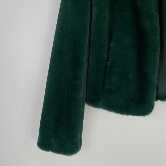 BLANKNYC Soft Girl Mob Wife Green Notch Lapel Faux Fur Fluffy Cropped Jacket  XS - Picture 5 of 12